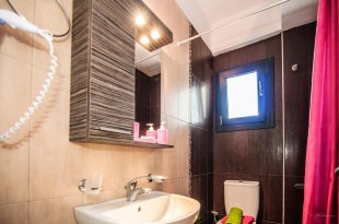 ΚΟΜΜΑΤΗ ΠΑΡΑΣΚΕΥΗ ΣΩΤΗΡΙΤΣΑ ENOIKIAZOMENA ΔΩΜΑΤΙΑ & ΔΙΑΜΕΡΙΣΜΑΤΑ