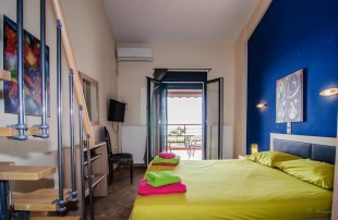 ΚΟΜΜΑΤΗ ΠΑΡΑΣΚΕΥΗ ΣΩΤΗΡΙΤΣΑ ENOIKIAZOMENA ΔΩΜΑΤΙΑ & ΔΙΑΜΕΡΙΣΜΑΤΑ