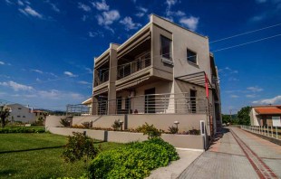 ΚΟΜΜΑΤΗ ΠΑΡΑΣΚΕΥΗ ΣΩΤΗΡΙΤΣΑ ENOIKIAZOMENA ΔΩΜΑΤΙΑ & ΔΙΑΜΕΡΙΣΜΑΤΑ