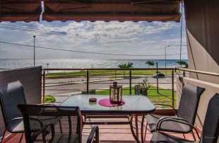 ΚΟΜΜΑΤΗ ΠΑΡΑΣΚΕΥΗ ΣΩΤΗΡΙΤΣΑ ENOIKIAZOMENA ΔΩΜΑΤΙΑ & ΔΙΑΜΕΡΙΣΜΑΤΑ