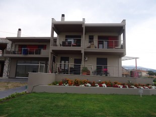 ΚΟΜΜΑΤΗ ΠΑΡΑΣΚΕΥΗ ΣΩΤΗΡΙΤΣΑ ENOIKIAZOMENA ΔΩΜΑΤΙΑ & ΔΙΑΜΕΡΙΣΜΑΤΑ